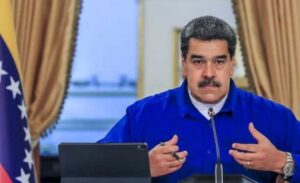 Maduro dice que en Venezuela ningún medio está prohibido