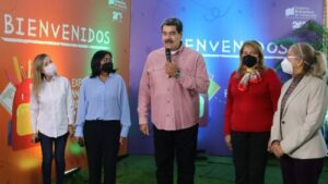 Maduro reitera que período escolar inicia el 3 de octubre