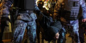 Más de un millar de detenidos en las protestas y venta masiva de vuelos para escapar de Rusia