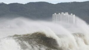 Miles de evacuados en China tras llegada del tifón Muifa