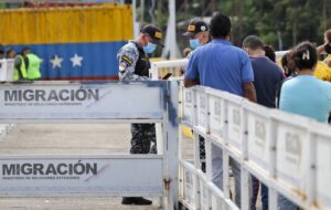 Ministro de Colombia verifica las condiciones del Puente Simón Bolívar ante su reapertura