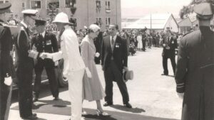 Muere Isabel II | El día en que Isabel II visitó Gibraltar y Franco cerró el consulado