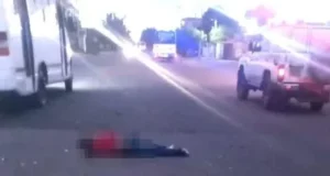 Muere motorizado en Lagunillas tras chocar contra una buseta