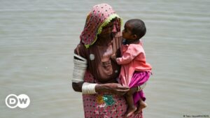 Pakistán: inundaciones ponen en riesgo a miles de mujeres embarazadas | El Mundo | DW