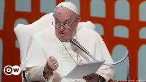 Papa Francisco pide a líderes mundiales “iniciativas” para acabar con la guerra en Ucrania | El Mundo | DW