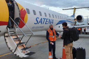 Petro quiere que la aerolínea estatal Satena se internacionalice con ruta a Caracas