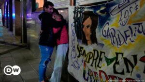 Presunto autor de fallido disparo contra Cristina Fernández usaría símbolos nazis | Argentina | DW