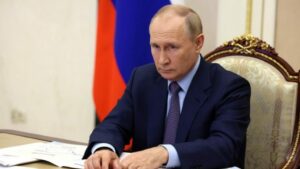 Putin defiende ante Macron cierre de la central nuclear de Zaporiyia