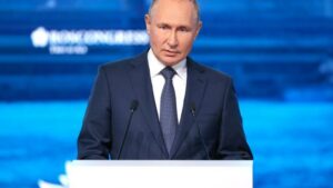 Putin niega presencia militar rusa en la central nuclear de Zaporiyia