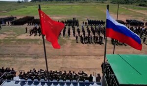 Rusia y China comienzan sus maniobras militares conjuntas