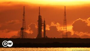 Suspenden lanzamiento de Artemis I por fuga de combustible | El Mundo | DW