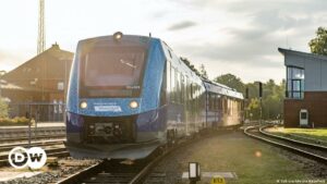 Tres muertos y 11 heridos en choque de trenes en Croacia | El Mundo | DW