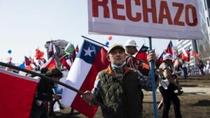 Tumultos y polarización en Chile en el final de campaña por la reforma constitucional