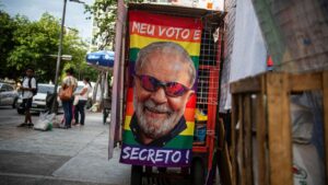 Un Lula moderado se presenta como la esperanza y el "mal menor" frente a Bolsonaro