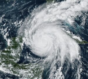 Una veintena de cubanos desaparecen en un naufragio en pleno huracán en Florida