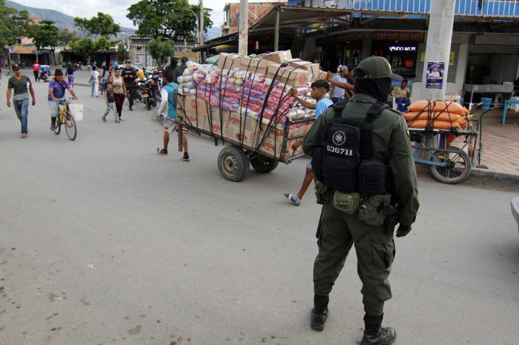Venezuela reforzará vigilancia en la frontera con Colombia para evitar lavado de dinero