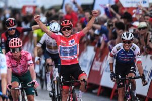 Vuelta a Espaa: Molano vence en la coronacin de Evenepoel y en el renacimiento del ciclismo espaol