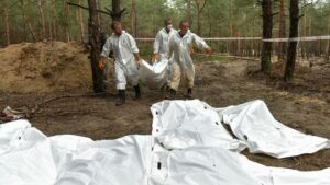 Zelenski acusa a Rusia de cometer crímenes de guerra en el noreste de Ucrania