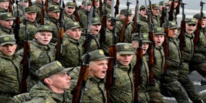 Zelenski denuncia que Rusia planea reclutar a hombres