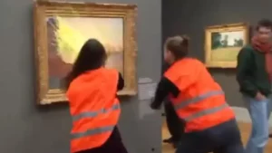 Activistas lanzan puré de papa a obra de Monet en Alemania