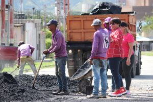 Alcaldesa de Naguanagua anunció reparación de hueco lleno de aguas negras que mojaron a Lacava