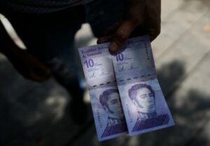 Alertan sobre circulación de billetes falsos de diez bolivares