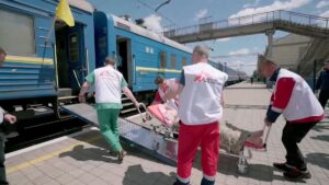 Así es el tren-ambulancia de Médicos Sin Fronteras en Ucrania: cuida a 1.800 personas