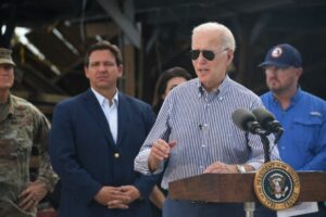 Biden apela a la unidad en Florida tras el paso del huracán Ian