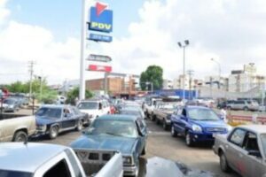 Bombas de gasolina en Táchira ya no aceptan pagos en pesos por su devaluación frente al dólar