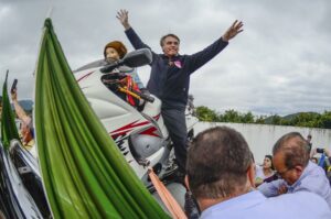 Brasil elige entre "primer mundo" y la "escoria comunista"