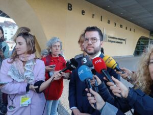 Bruselas subraya a Aragonès la importancia de cumplir el 25% del uso de castellano en las escuelas de Cataluña