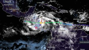 Centro del huracán Julia toca tierra en costa atlántica de Nicaragua
