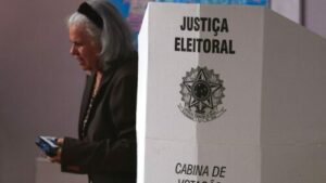 Cierran los colegios electorales en Brasil