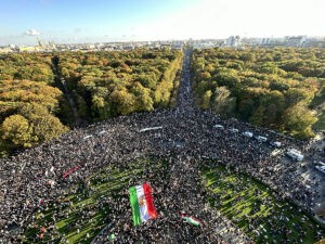 Decenas de miles protestan en Berln: "Si estamos unidos, el rgimen iran caer"