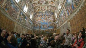 Destroza dos esculturas romanas en el Vaticano porque no consigue ver al Papa