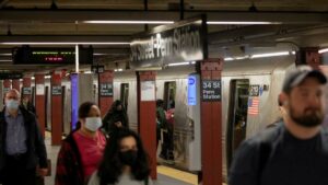 El Metro arrolla a un hombre en Nueva York tras una pelea por un móvil