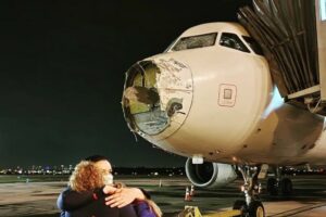 El aterrador momento que vivieron pasajeros de LATAM tras fuerte turbulencia que ocasionó "daños externos" al avión (+Videos)