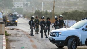 El ejército israelí mata a un hombre y hiere a dos en Cisjordania