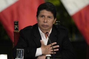 El gobierno de Perú defiende a Pedro Castillo, mientras la Fiscalía justifica la acusación