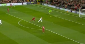 El insólito gol que provocó una nueva derrota del Liverpool en la Premier League