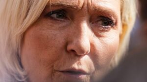 El medio paso atrás de Marine Le Pen