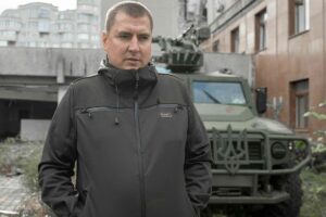 El mundo clandestino de los intercambios de prisioneros en la guerra de Ucrania
