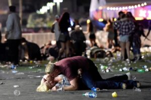 El peor tiroteo de la historia de Las Vegas: 58 muertos, casi 900 heridos y un asesino inesperado