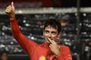 F1: 'Pole' de Leclerc, gatillazo de Verstappen y 'top 5' para Sainz y Alonso en Marina Bay