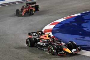 F1: Prez desespera a Leclerc y Sainz salva un podio en Marina Bay