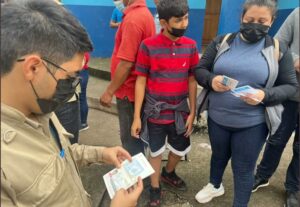 Guatemala detiene a 350 migrantes irregulares para expulsarlos hacia Honduras