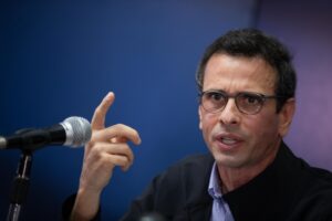Henrique Capriles lamentó la "cruel medida migratoria" anunciada por EEUU