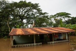 Huracán Julia anega Nicaragua con lluvias torrenciales