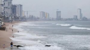Huracán Orlene baja a categoría 2 e impactar México