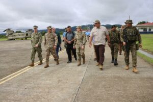Jefa del Comando Sur cierra visita a Panamá con gira por el Darién